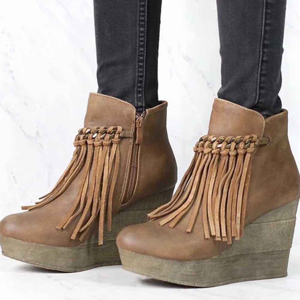SBICCA ZEPP WEDGE FRINGED ANKLE BOOT